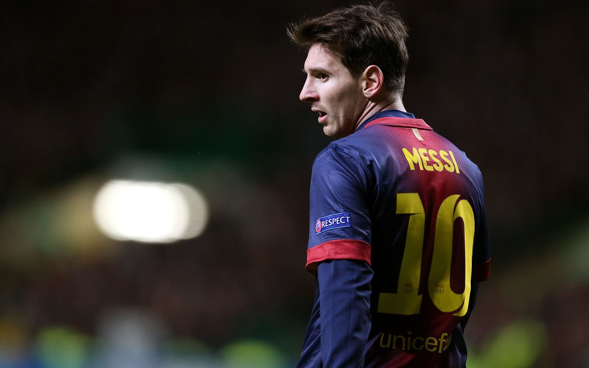 不仅关注球 不仅关注球